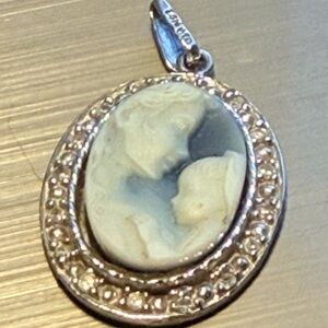 14K OTC white gold Elegant blue agate Cameo Pendant with diamonds